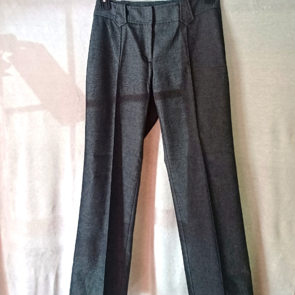 The Limited Stretch Women's  Black Dress Pants Pleated Size 6 Straight Leg.